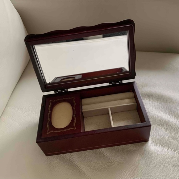 Wooden jewelry box - Picture 2 of 6